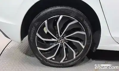 Volkswagen Golf 2023 2.0 автомат (гидро), миниатюра 5