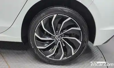 Volkswagen Golf 2023 2.0 автомат (гидро), миниатюра 7