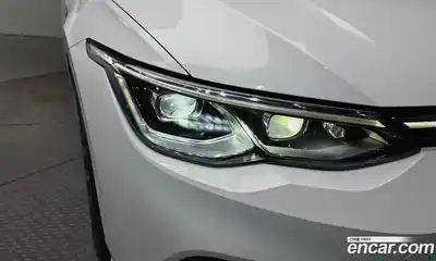 Volkswagen Golf 2023 2.0 автомат (гидро), миниатюра 8