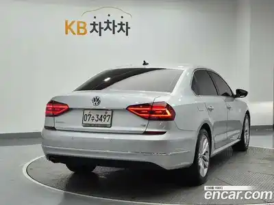 Volkswagen Passat 2018 2.0 автомат (гидро), миниатюра 3