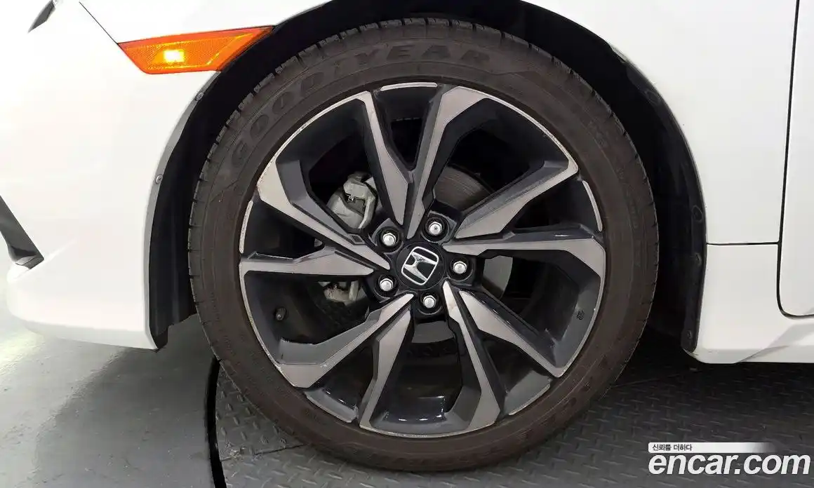 Honda Civic 2019 1.5 автомат (гидро), фото 5