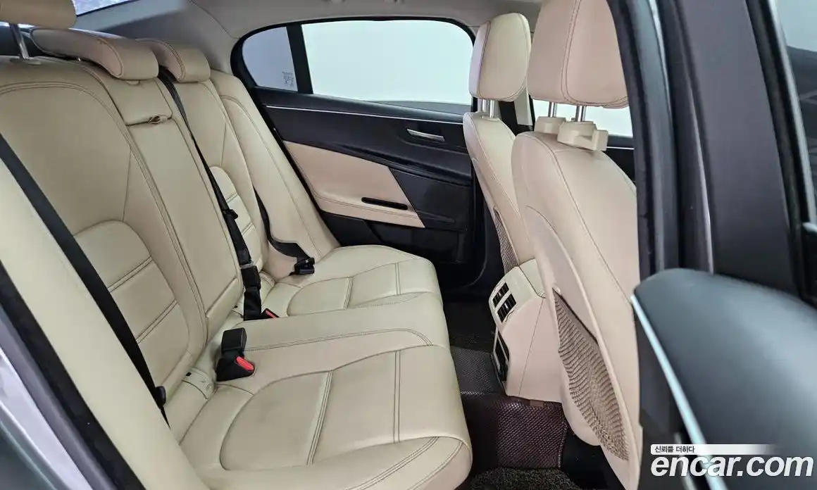 Jaguar XE 2016 2.0 гидро, фото 12