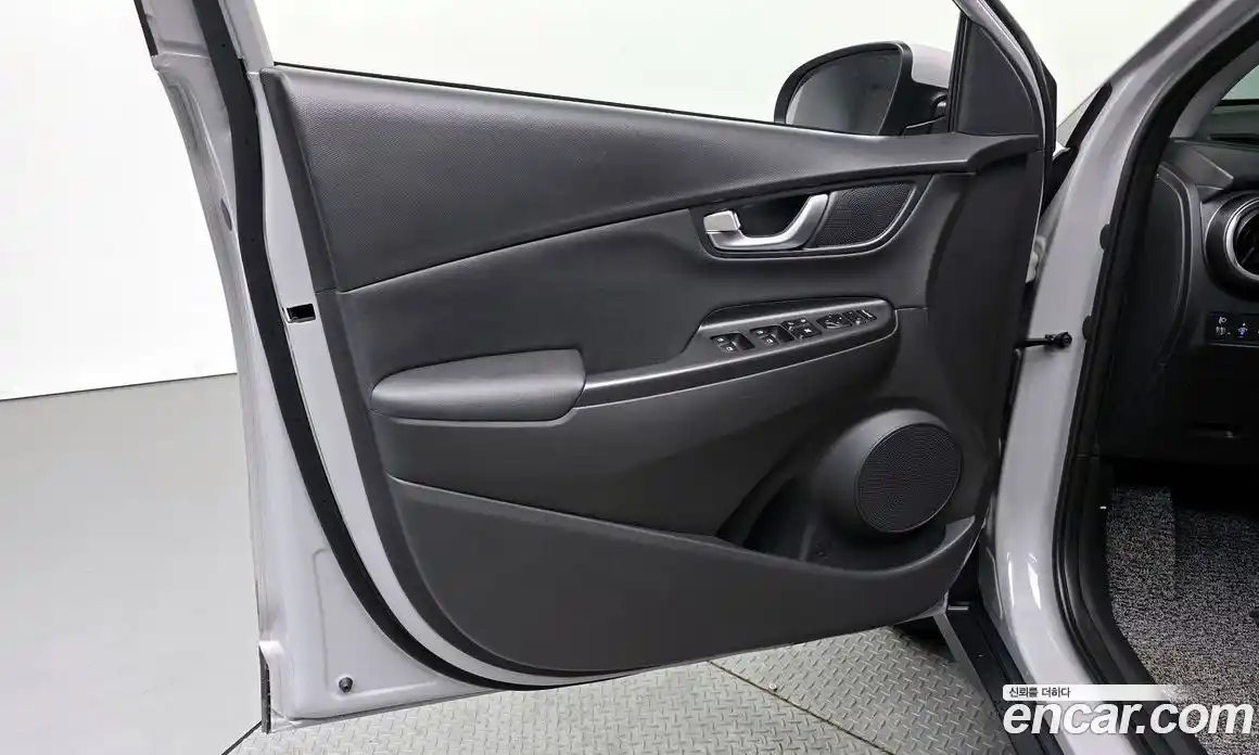 Hyundai Kona 2023 1.6 автомат (гидро), фото 14