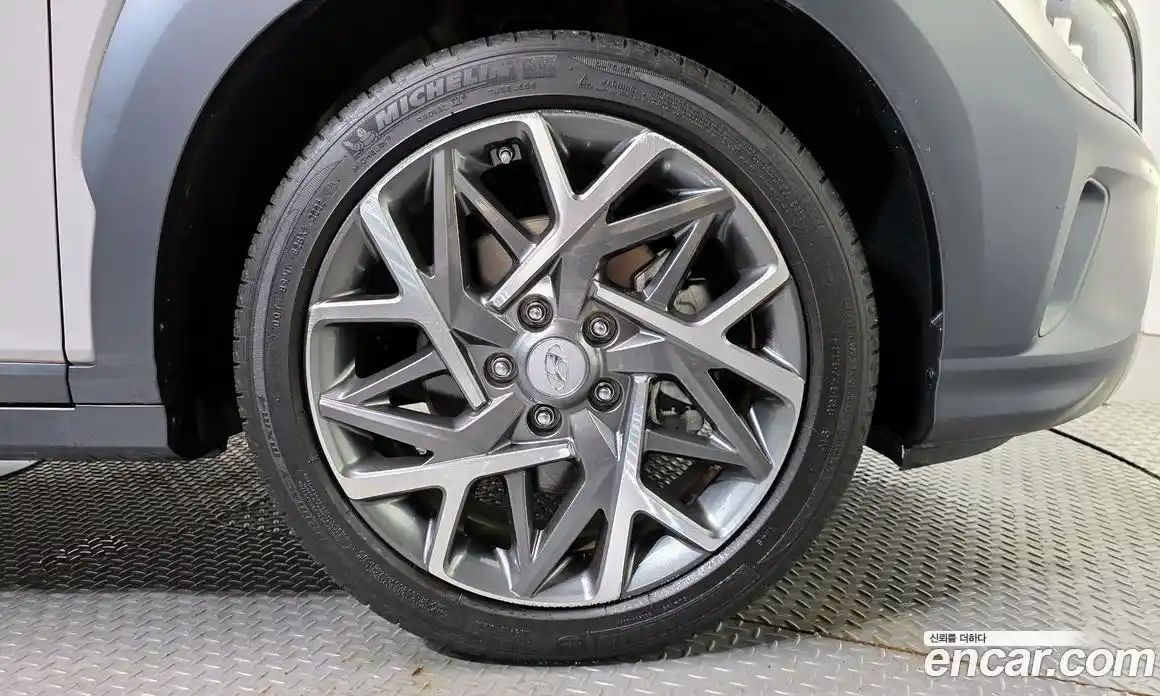 Hyundai Kona 2023 1.6 автомат (гидро), фото 5