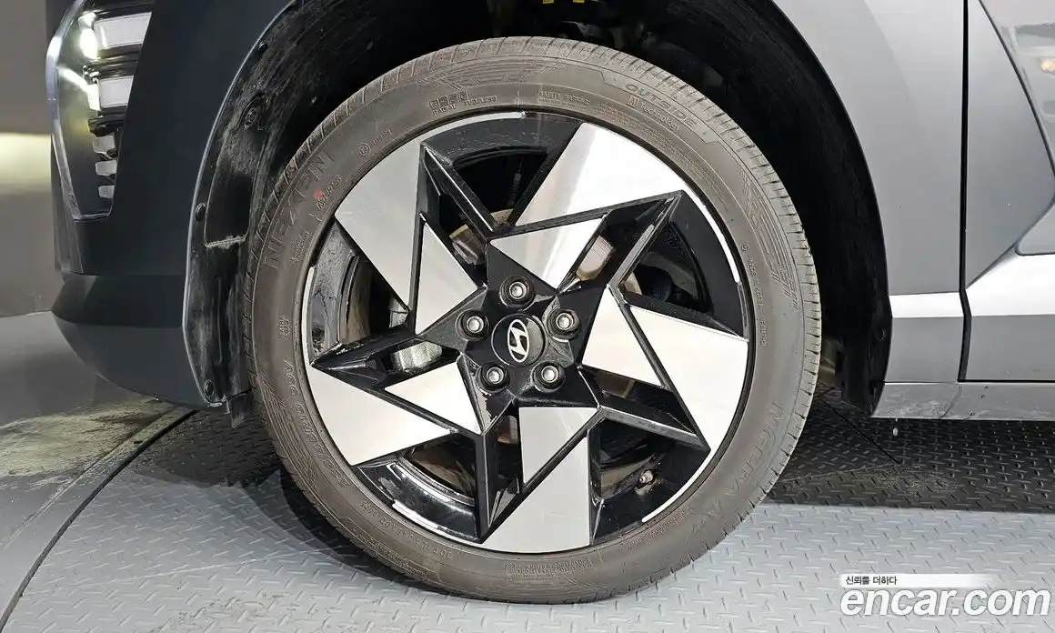 Hyundai Kona 2025 1.6 автомат (гидро), фото 5