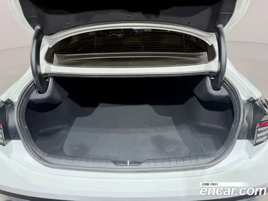 Hyundai Sonata 2023 2.0 автомат (гидро), фото 16
