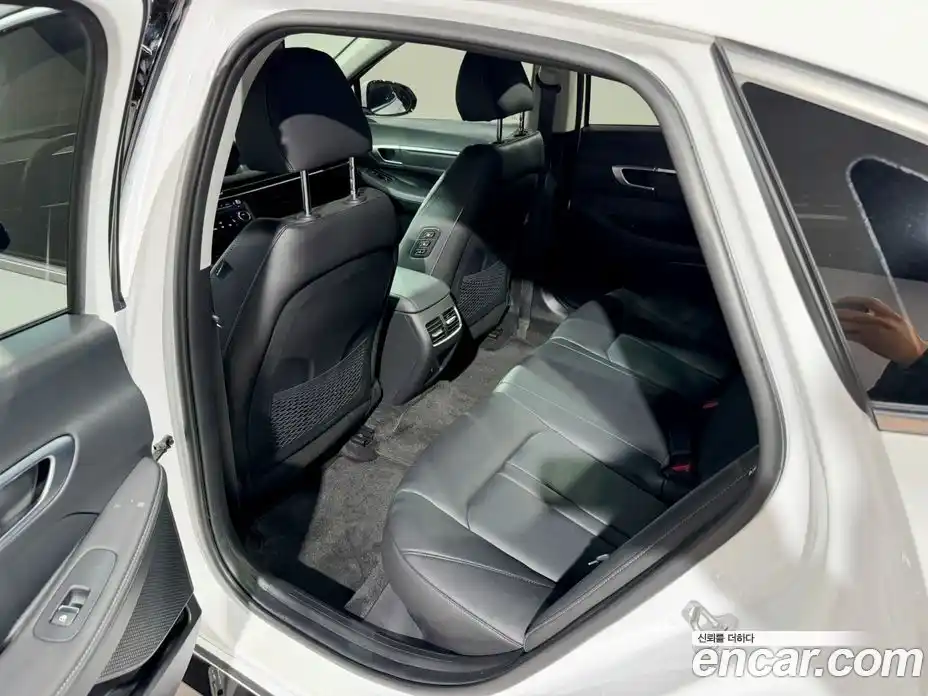Hyundai Sonata 2023 2.0 автомат (гидро), фото 9