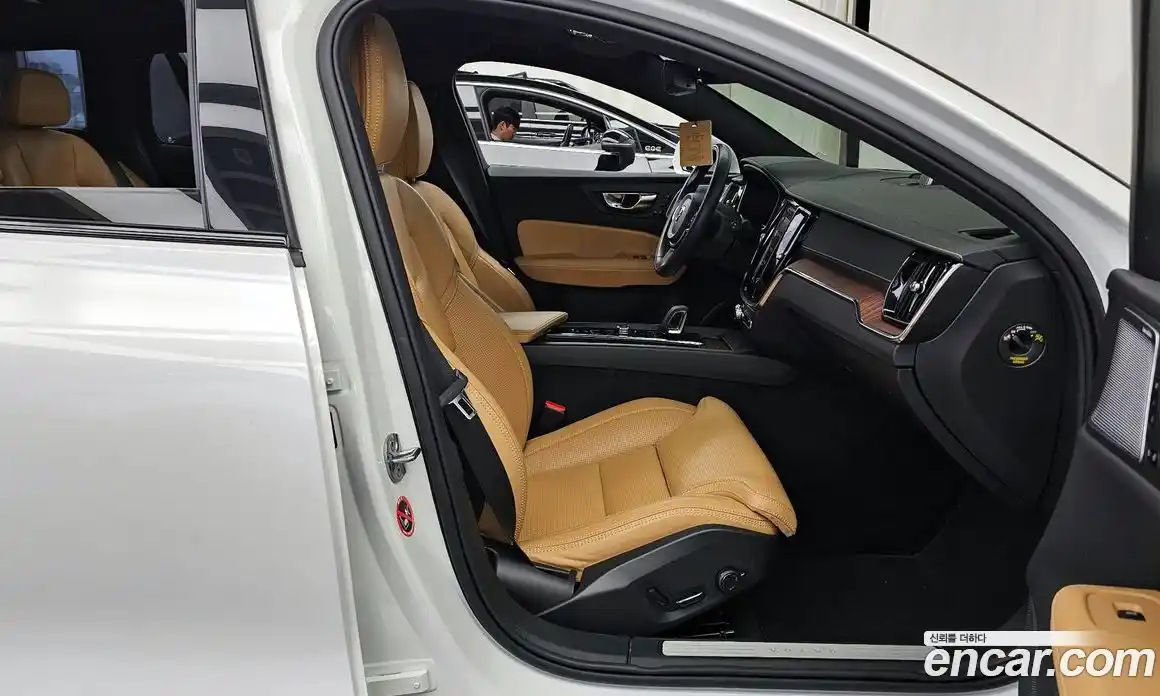 Volvo V60 2022 2.0 автомат (гидро), фото 11