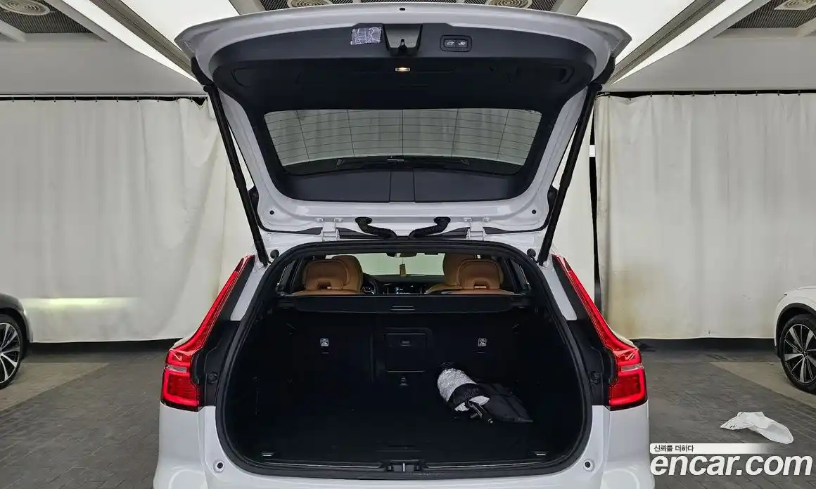 Volvo V60 2022 2.0 автомат (гидро), фото 20