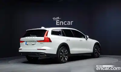 Volvo V60 2022 2.0 автомат (гидро), миниатюра 2
