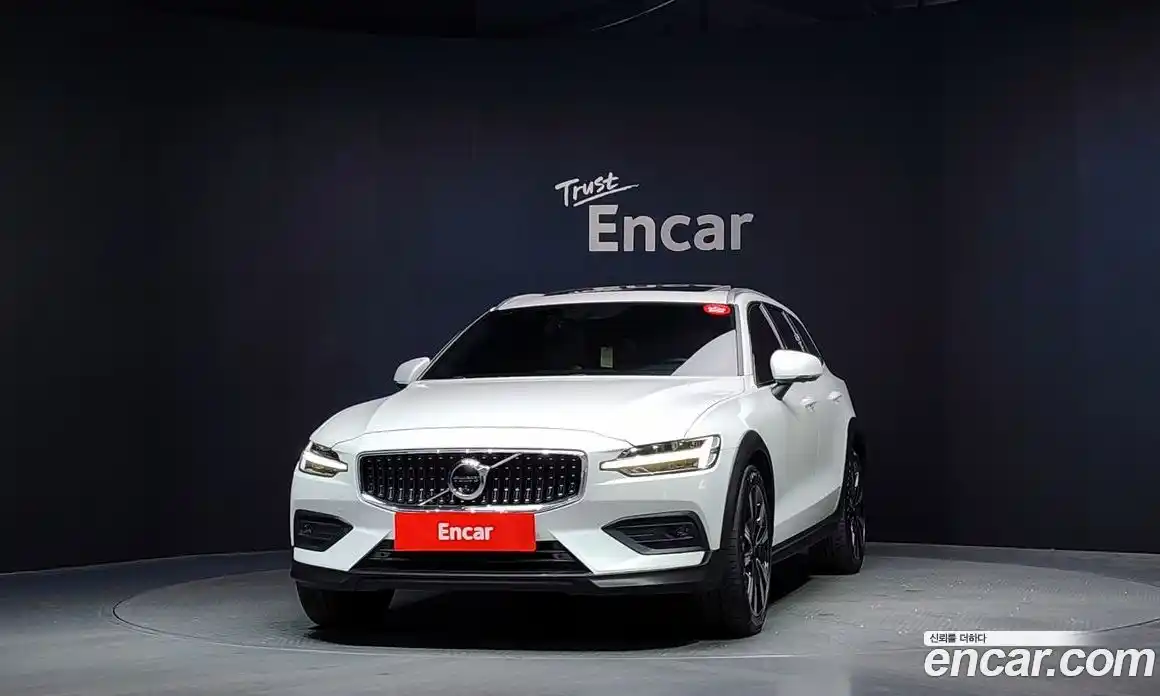 Volvo V60 2022 2.0 автомат (гидро), фото 3