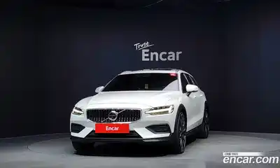 Volvo V60 2022 2.0 автомат (гидро), миниатюра 3