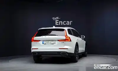 Volvo V60 2022 2.0 автомат (гидро), миниатюра 4
