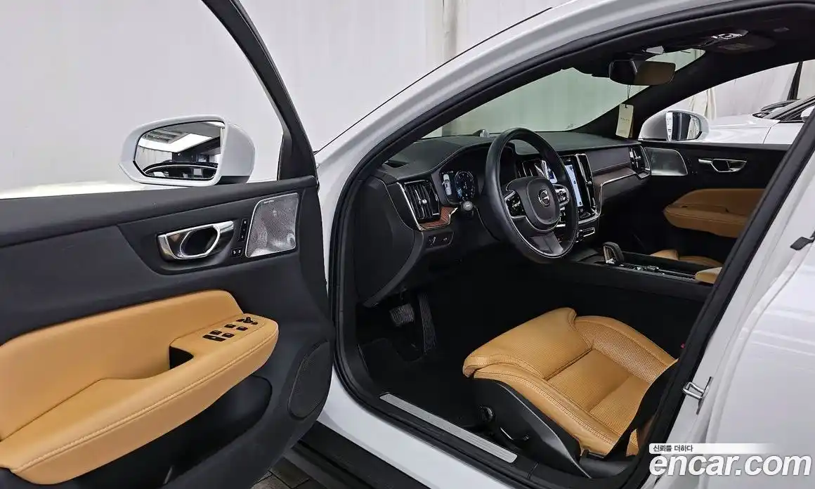 Volvo V60 2022 2.0 автомат (гидро), фото 10