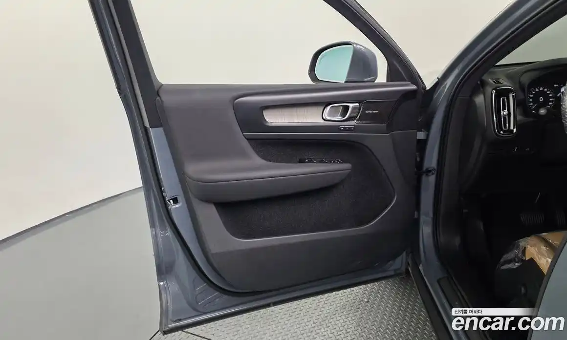 Volvo XC40 2020 2.0 автомат (гидро), фото 14
