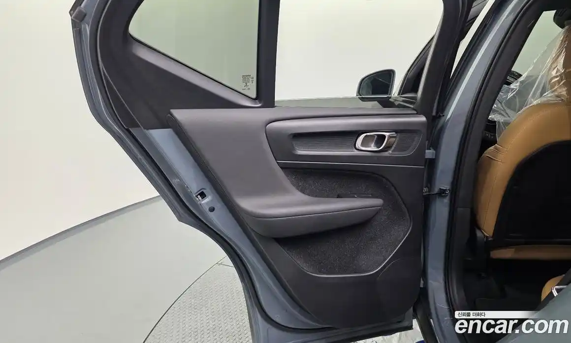 Volvo XC40 2020 2.0 автомат (гидро), фото 15