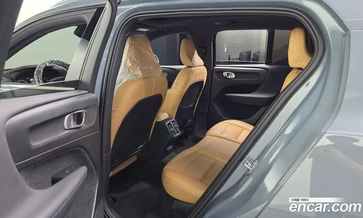 Volvo XC40 2020 2.0 автомат (гидро), фото 16