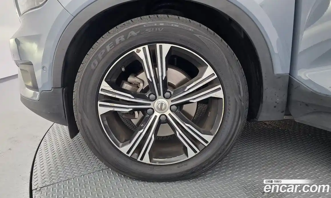 Volvo XC40 2020 2.0 автомат (гидро), фото 5