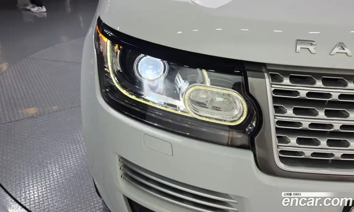Land Rover Range Rover 2017 4.4 автомат (гидро), фото 8