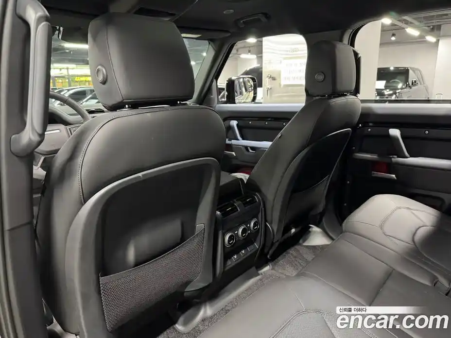 Land Rover Defender 2024 3.0 автомат (гидро), фото 12