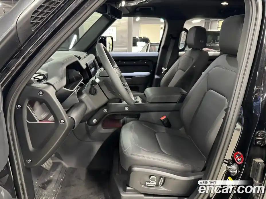 Land Rover Defender 2024 3.0 автомат (гидро), фото 8