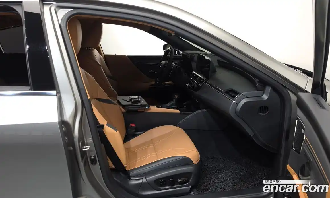 Lexus ES 2023 2.5 гидро, фото 16