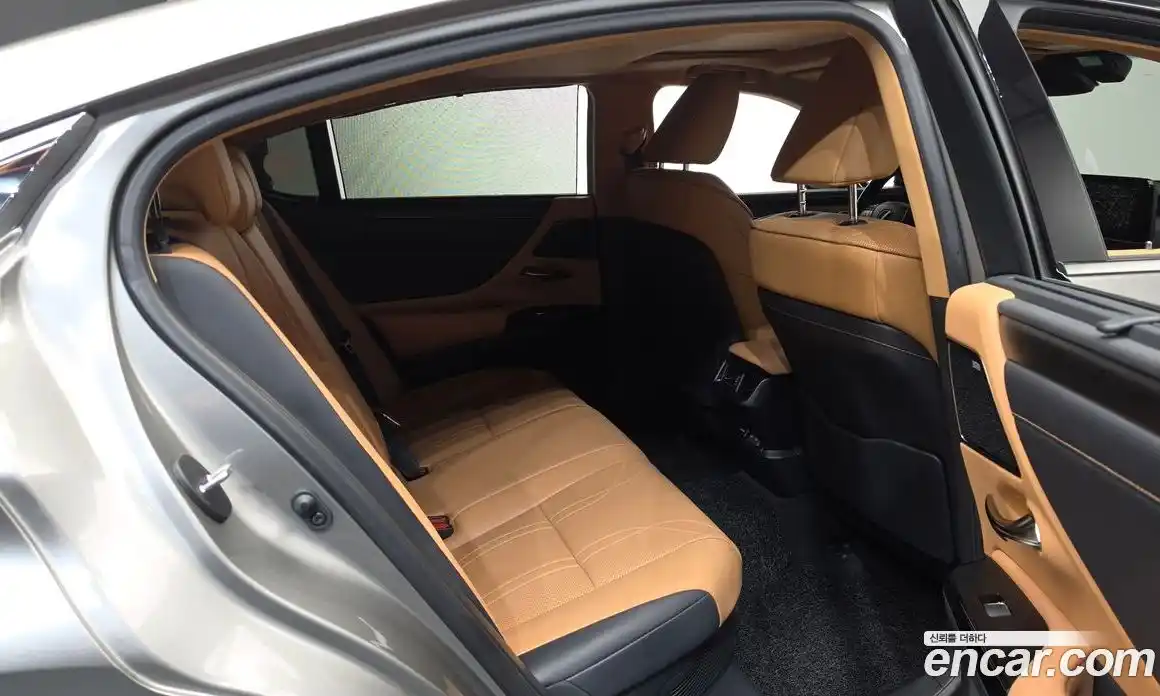 Lexus ES 2023 2.5 гидро, фото 17