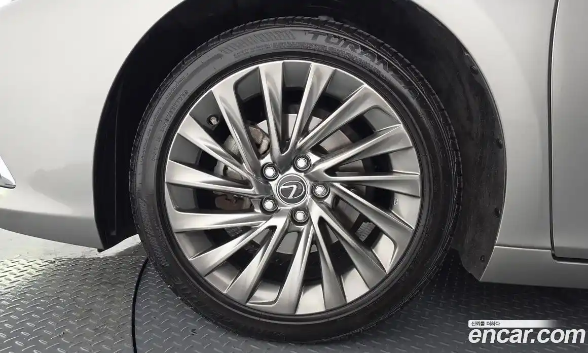 Lexus ES 2023 2.5 гидро, фото 5