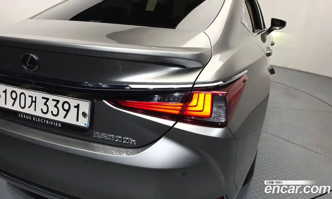 Lexus ES 2023 2.5 гидро, фото 9