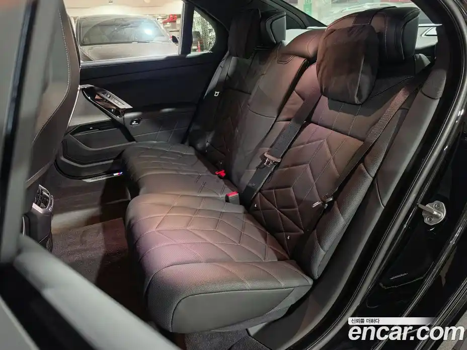 BMW 7 серия 2025 3.0 автомат (гидро), фото 10