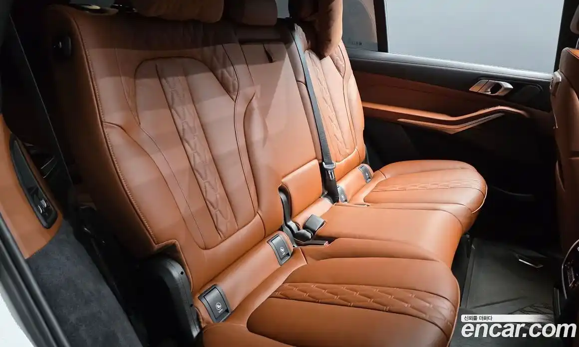 BMW X7 2025 3.0 автомат (гидро), фото 17