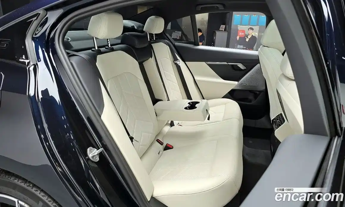BMW 5 серия 2025 2.0 автомат (гидро), фото 17