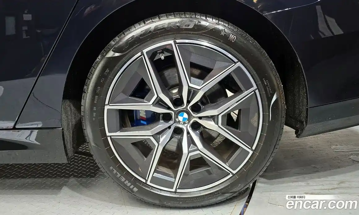 BMW 5 серия 2025 2.0 автомат (гидро), фото 7