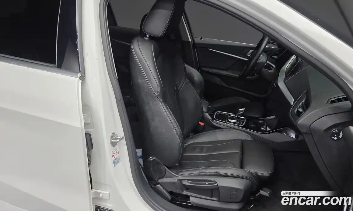 BMW 1 серия 2021 2.0 автомат (гидро), фото 16