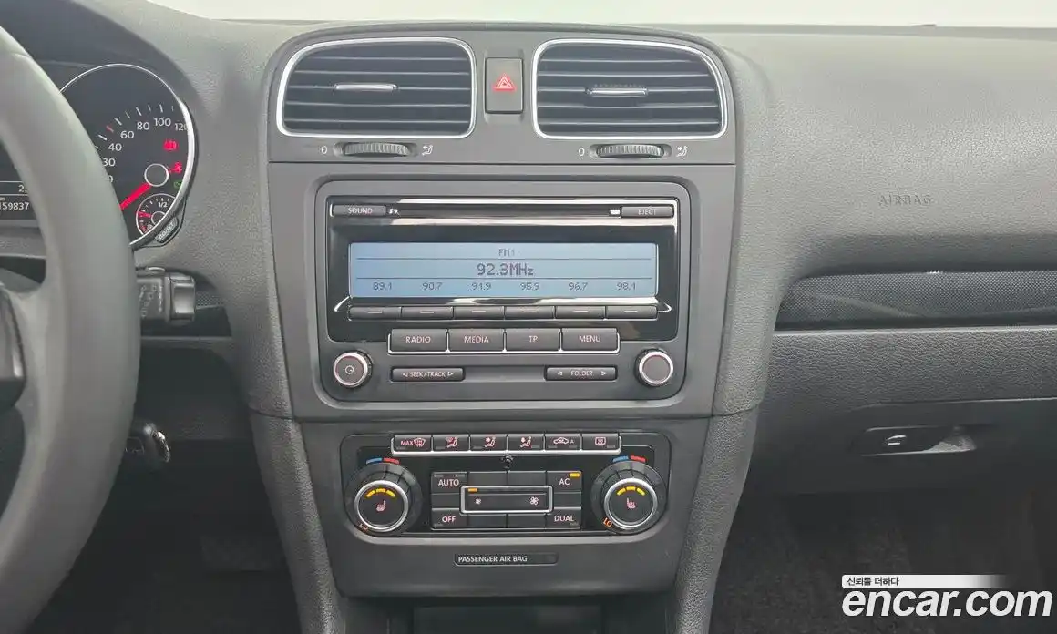 Volkswagen Golf 2010 2.0 автомат (гидро), фото 13