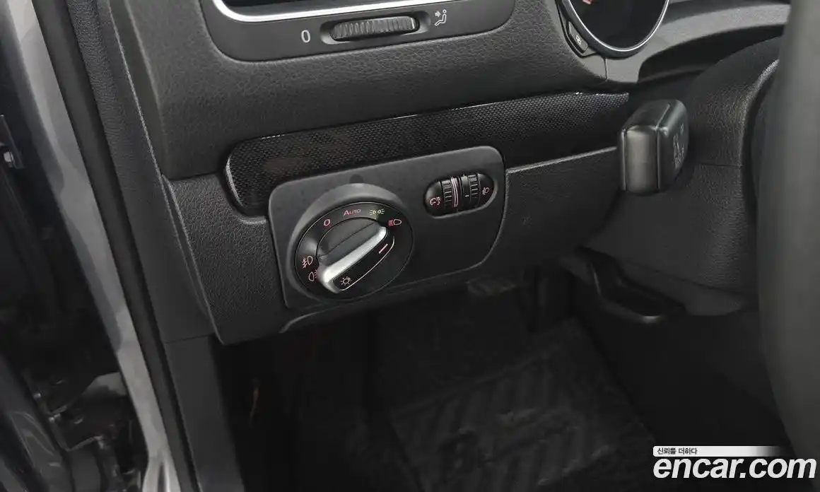 Volkswagen Golf 2010 2.0 автомат (гидро), фото 20