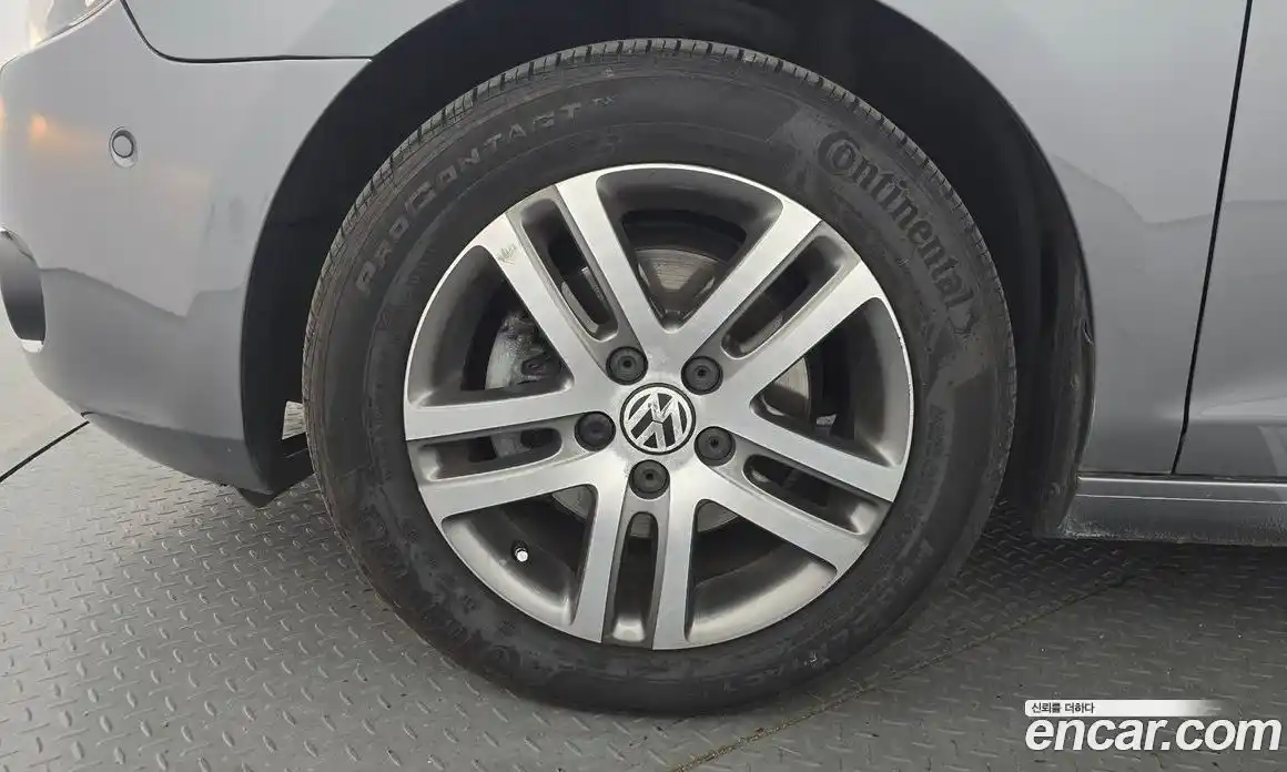 Volkswagen Golf 2010 2.0 автомат (гидро), фото 5