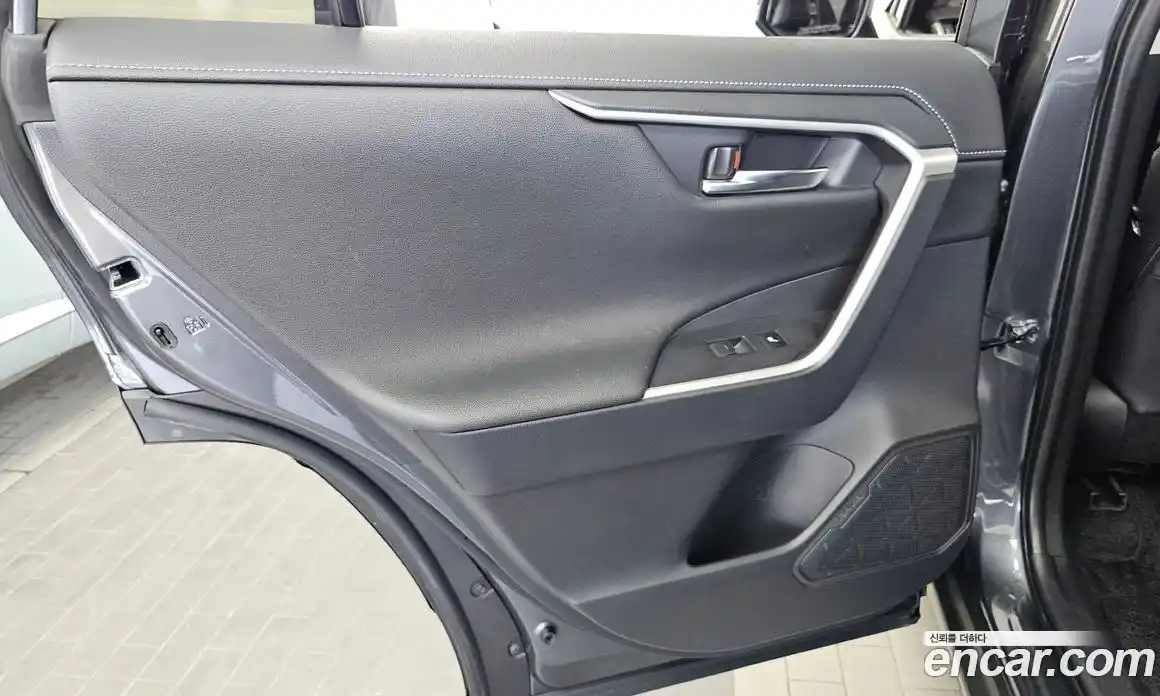 Toyota RAV4 2024 2.5 гидро, фото 15