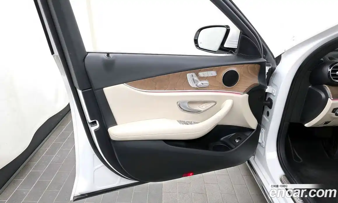 Mercedes-Benz E-Class 2023 2.0 автомат (гидро), фото 14