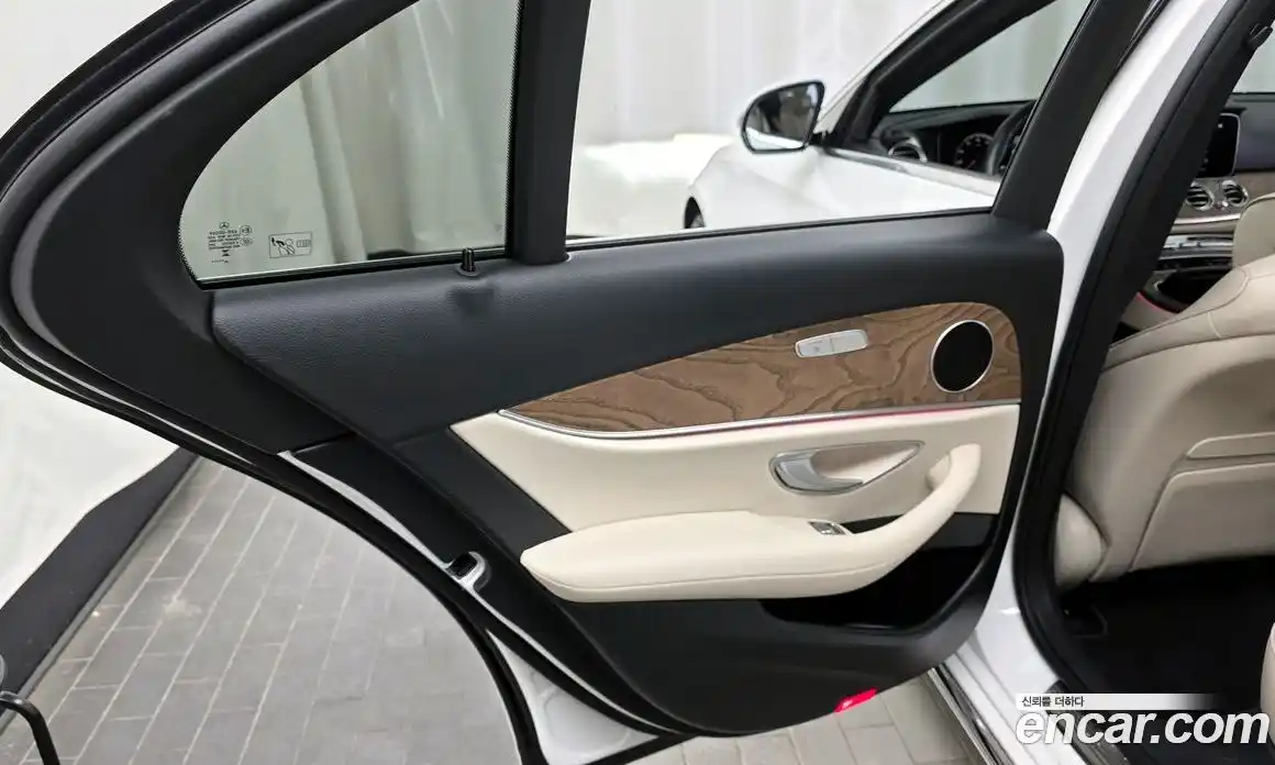 Mercedes-Benz E-Class 2023 2.0 автомат (гидро), фото 15