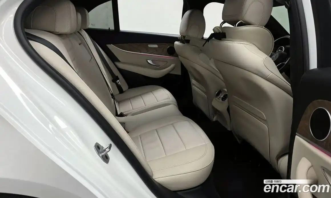 Mercedes-Benz E-Class 2023 2.0 автомат (гидро), фото 18