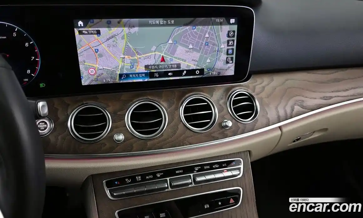 Mercedes-Benz E-Class 2023 2.0 автомат (гидро), фото 20