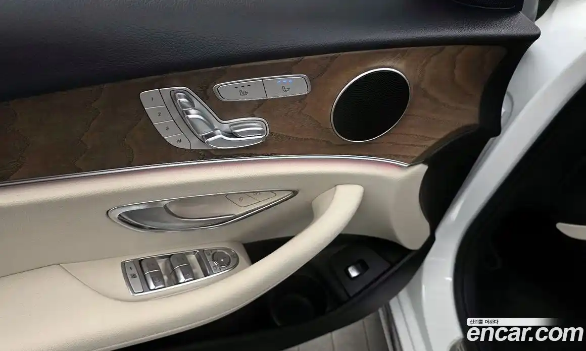 Mercedes-Benz E-Class 2023 2.0 автомат (гидро), фото 29