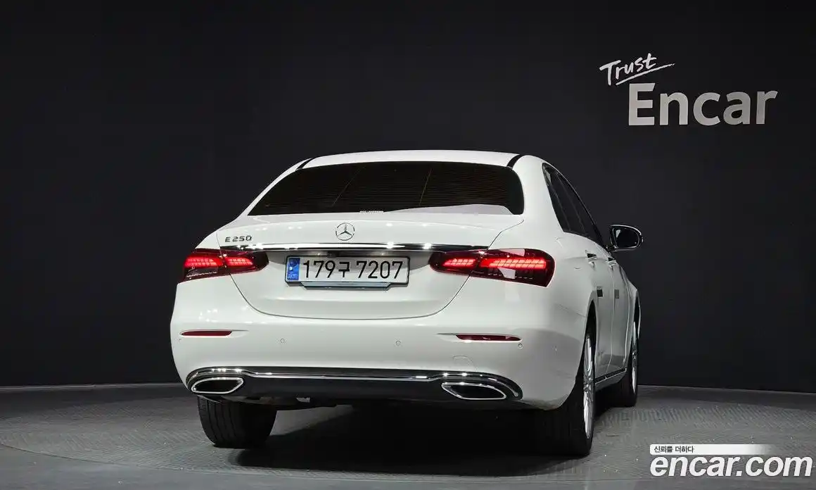 Mercedes-Benz E-Class 2023 2.0 автомат (гидро), фото 4