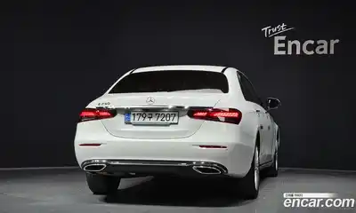 Mercedes-Benz E-Class 2023 2.0 автомат (гидро), миниатюра 4