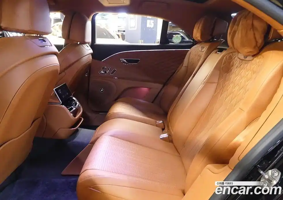 Bentley Flying Spur 2022 4.0 гидро, фото 15