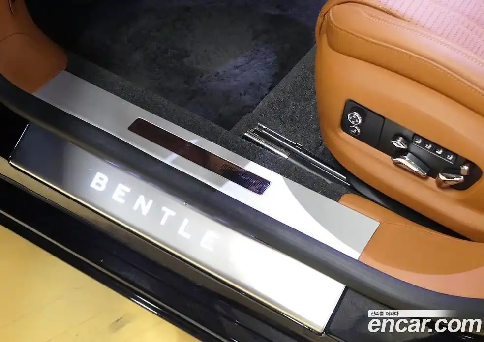 Bentley Flying Spur 2022 4.0 гидро, фото 18