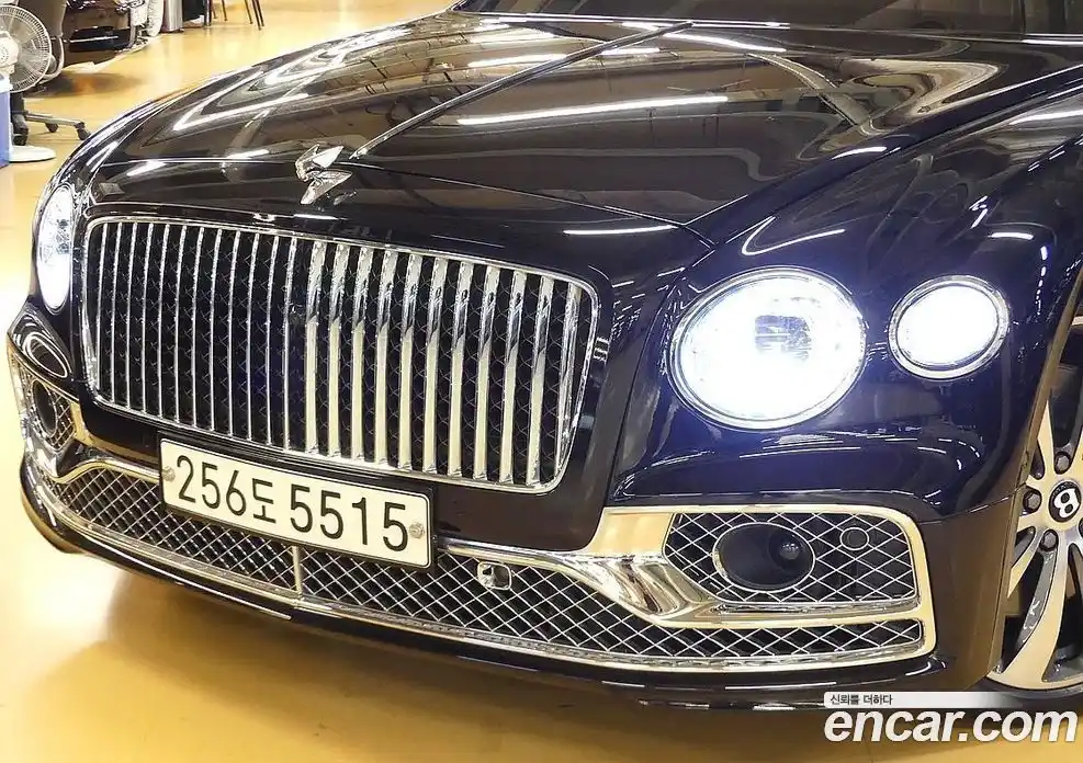 Bentley Flying Spur 2022 4.0 гидро, фото 4