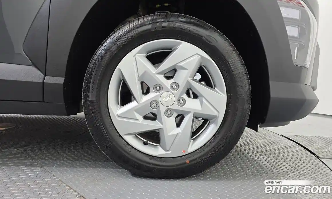 Hyundai Kona 2025 1.6 автомат (гидро), фото 7