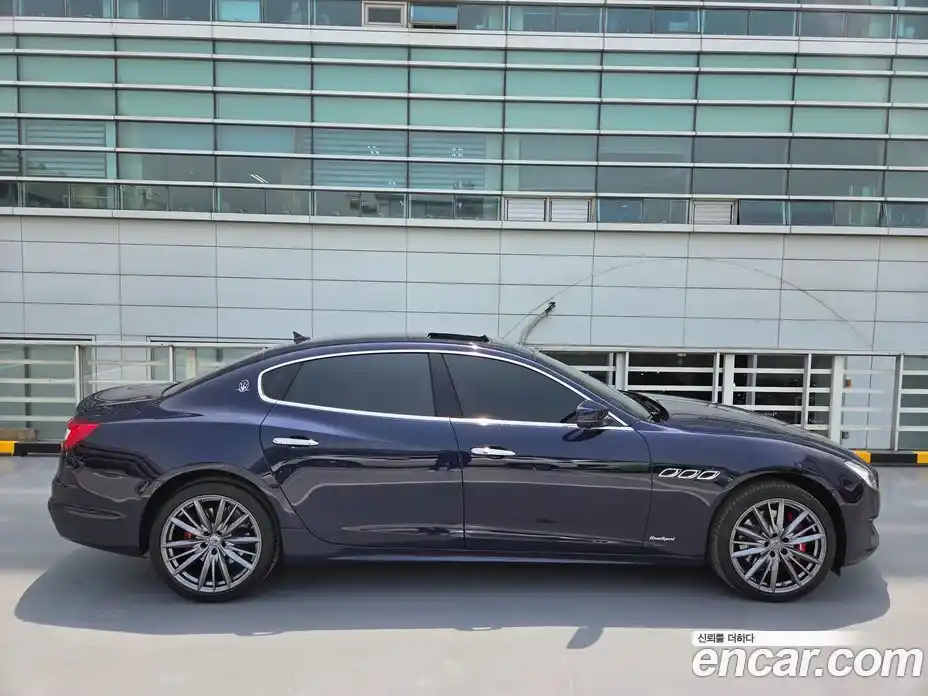 Maserati Quattroporte 2019 3.0 гидро, фото 6